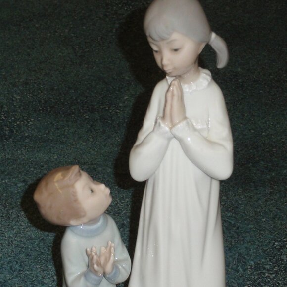 Lladro "Teaching to Pray" Girl Boy Praying Figurine #4779 - CUTE CHRISTMAS GIFT! - Picture 1 of 9